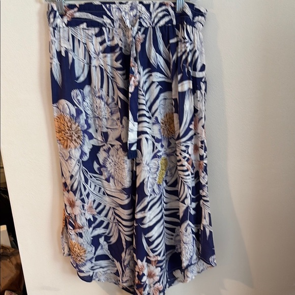 Eloise Pants - Blue and White Tropical Print Capris with Flowing Silhouette